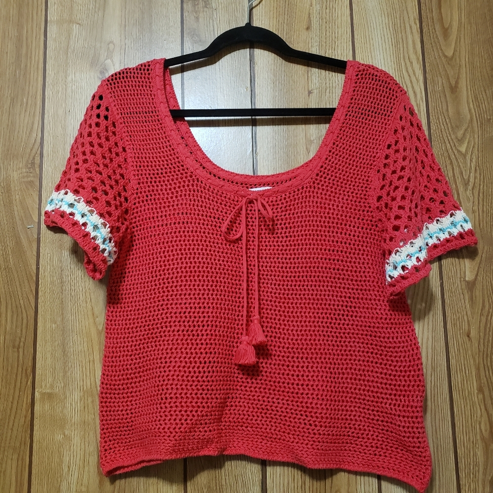 O’Neill Crochet Top size Med natural cotton fibers coral colored short sleeve.